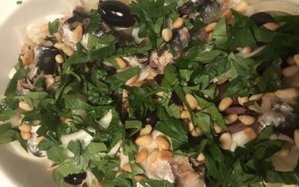 Sardiner, surløg og pinjekerner image 3